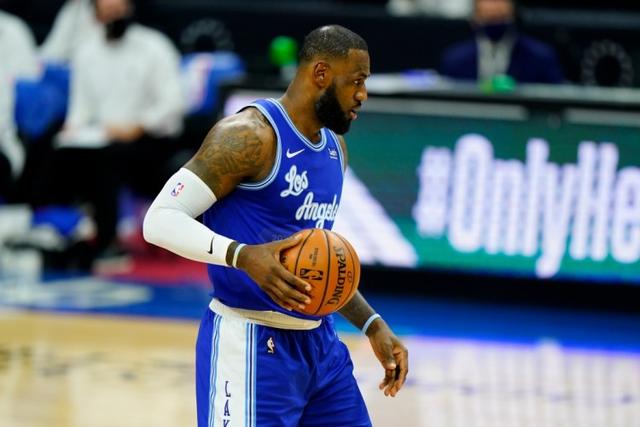 格林37分火箭大胜奇才4连胜 雄鹿逆转战胜76人