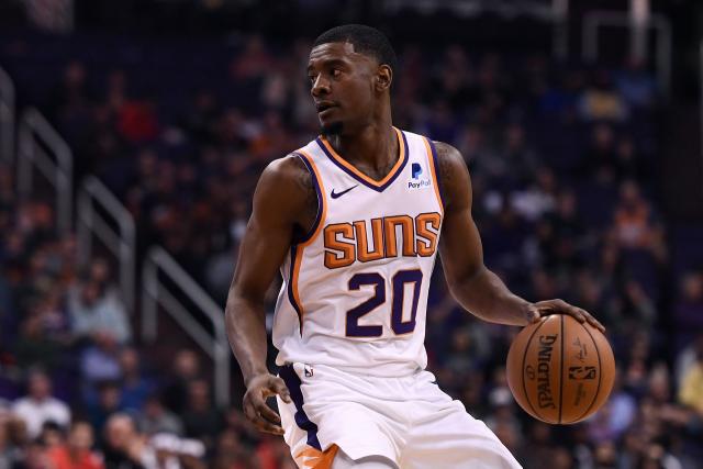 班凯罗三双魔术克鹈鹕 库兹马31分奇才胜国王